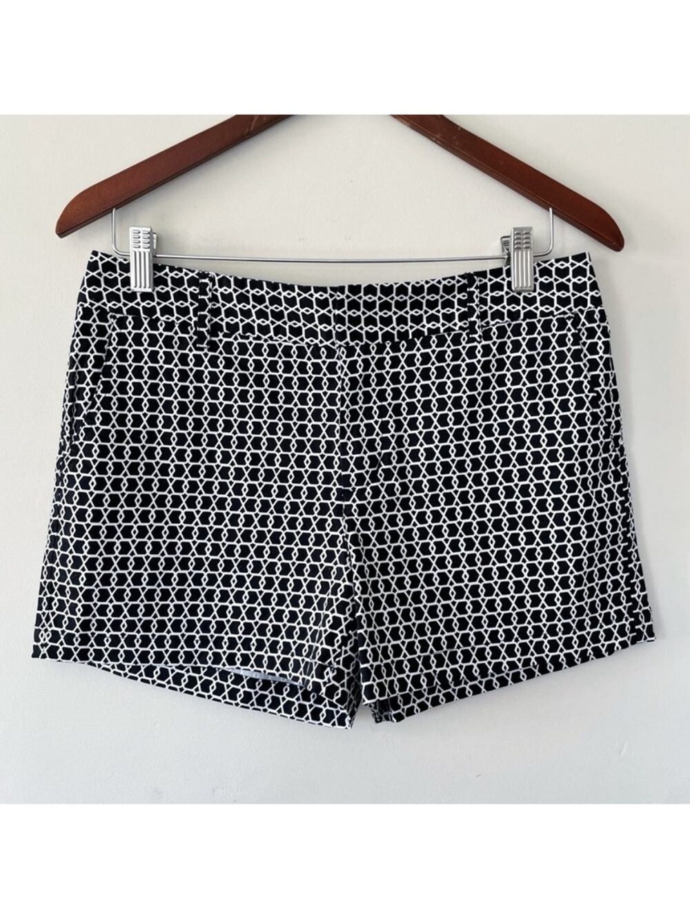 Jones New York Black & White Geometric Print Shorts Size 6 EUC